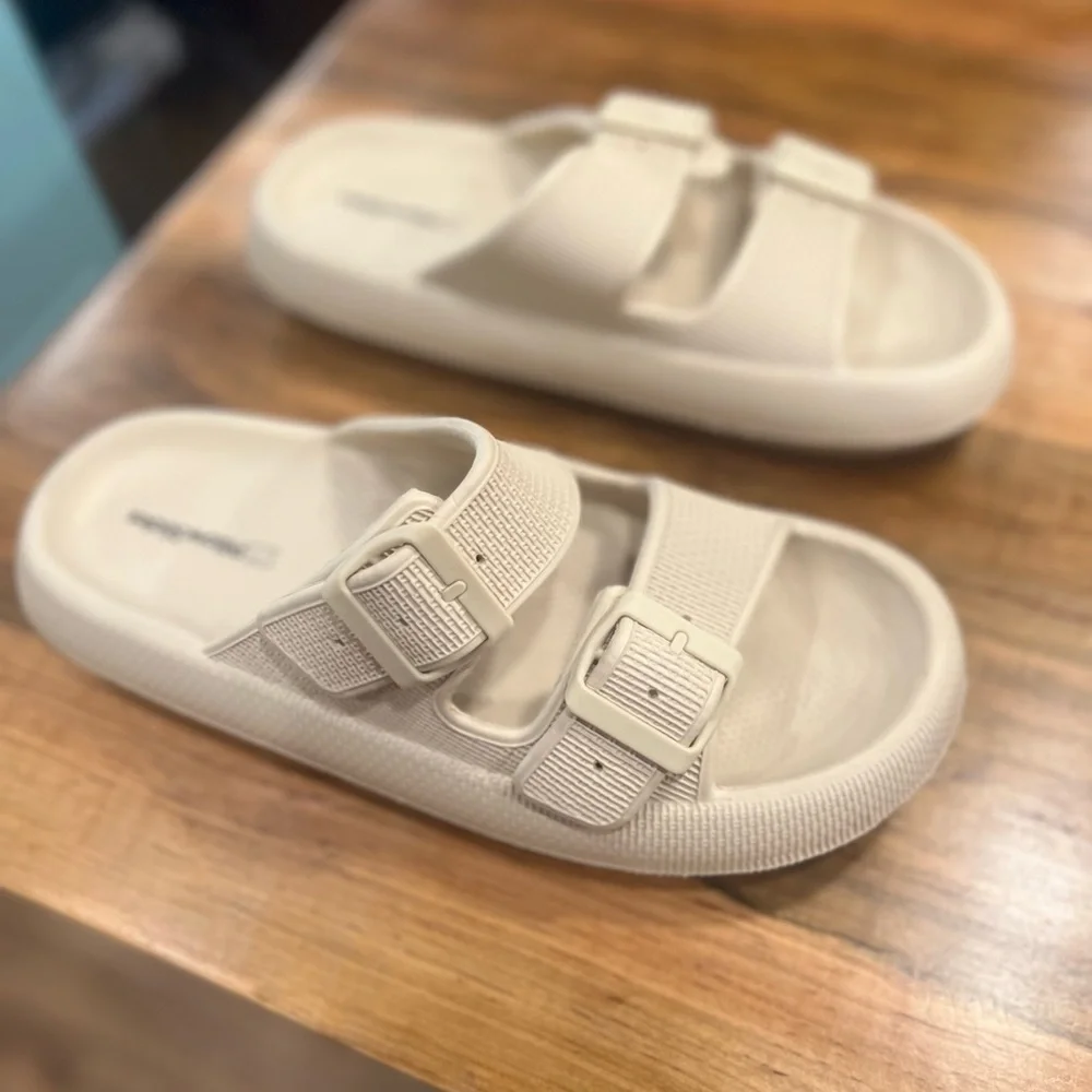 Pillow slides in GUC size 8.5/9